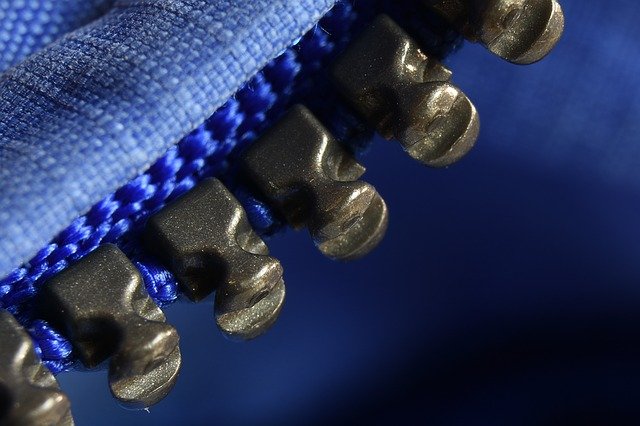 Насколько важно выбрать надежную фурнитуру для одежды?